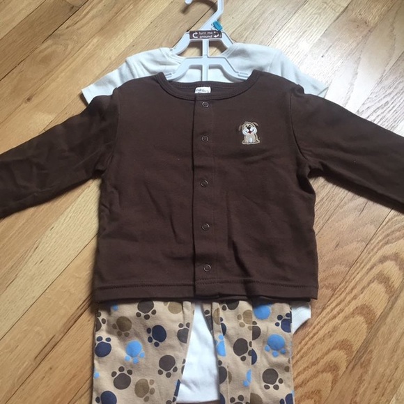 ➡️2/$25!⬅️ NWT! Carters 3 piece set ! - Picture 2 of 4